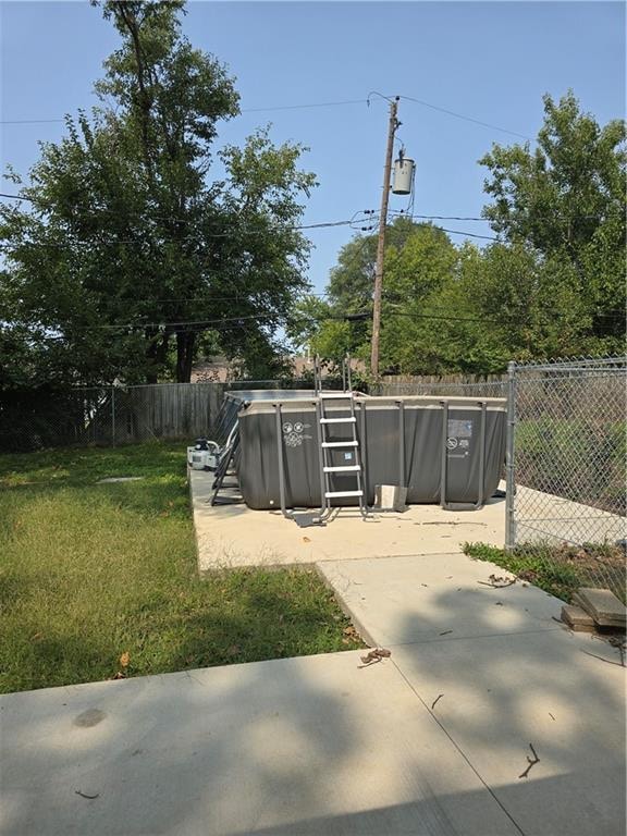 view of yard with a patio area