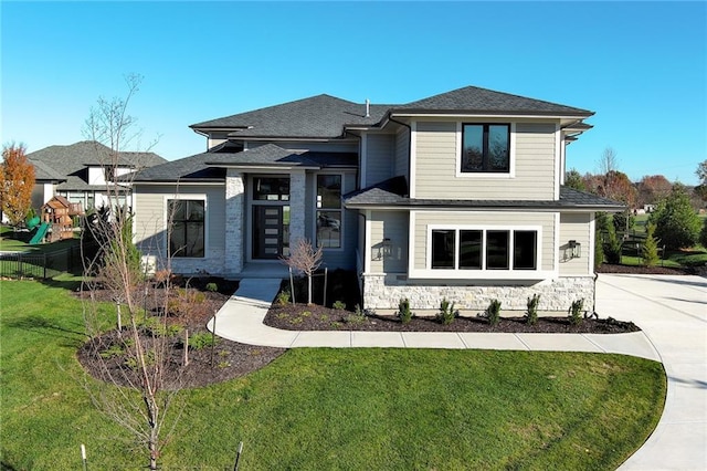 prairie-style home with a front yard