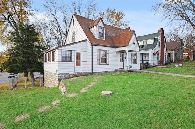 view of front of home with fence, a front lawn, and roof with shingles