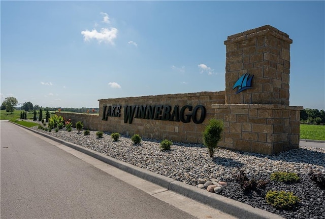 16 Checotah Bluffs Cir, Lake Winnebago, MO 64034 - view of community / neighborhood sign