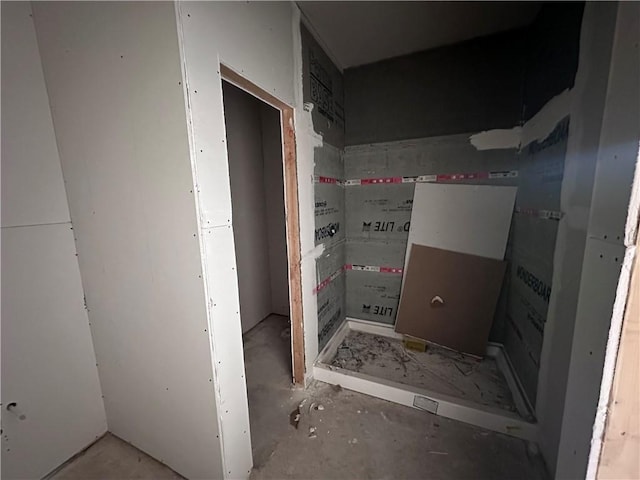 bathroom featuring concrete floors