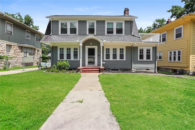 view of front of home featuring a front lawn