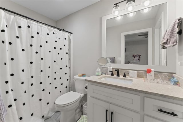 bathroom with a shower with curtain, vanity, and toilet