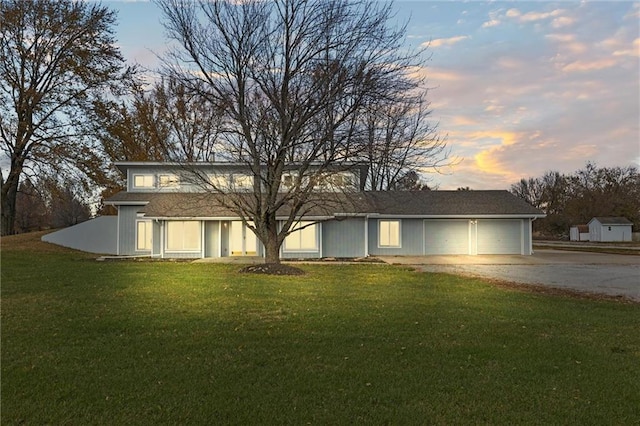 view of front of home featuring a lawn