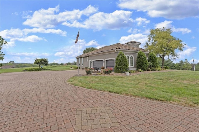 view of front of house featuring a front yard and a garage