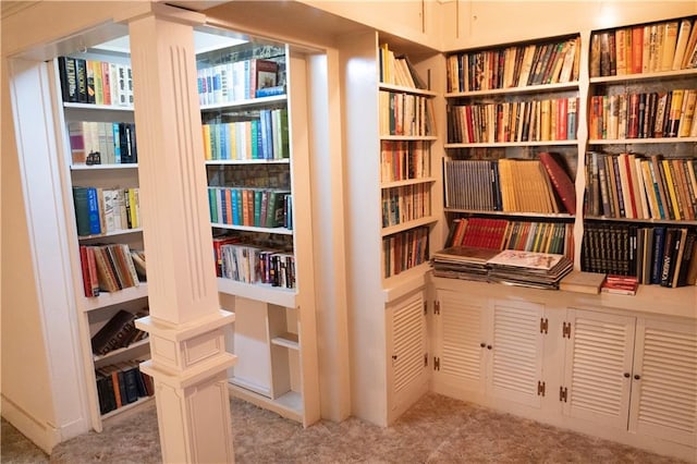 207 N Elm St, Coffeyville, KS 67337 - unfurnished room featuring bookshelves