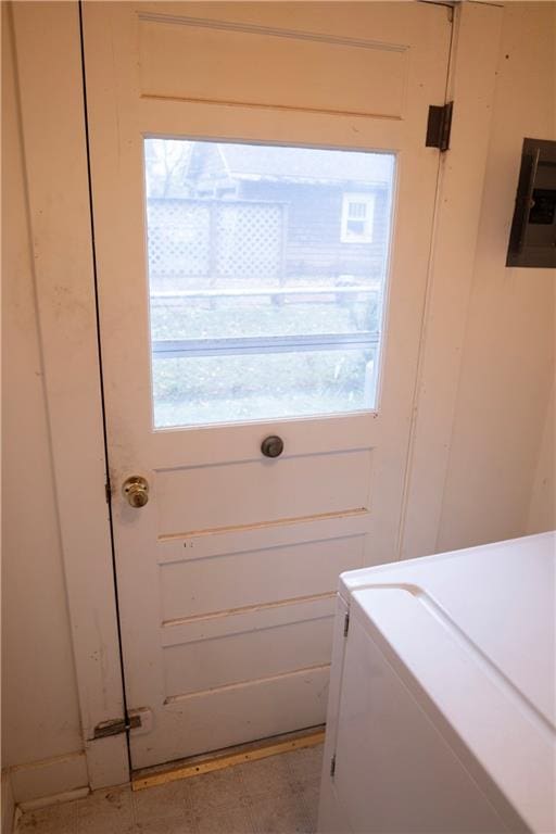 207 N Elm St, Coffeyville, KS 67337 - laundry area with washer / dryer