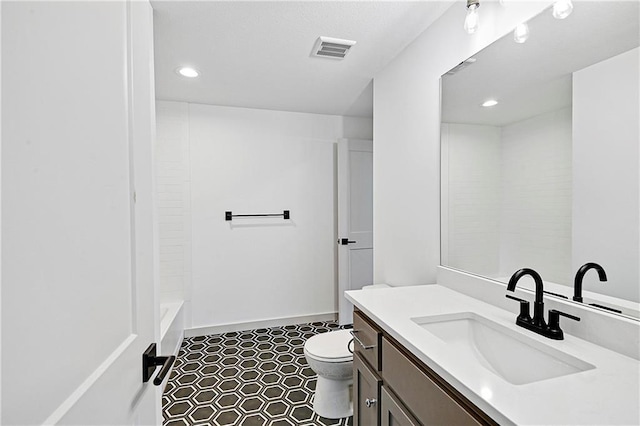 13465 W 174th Pl, Overland Park, KS 66221 - full bath featuring vanity and recessed lighting