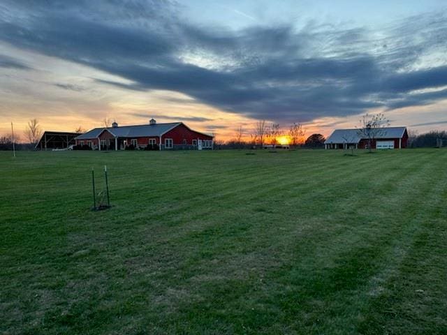 view of yard at dusk