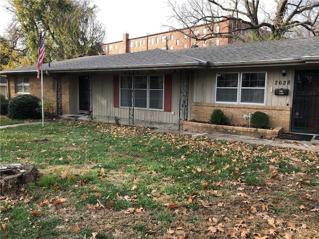 ranch-style home with a front yard