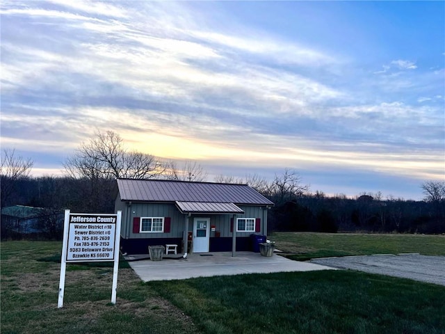 view of front of home with a yard and a patio