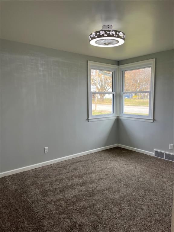 view of carpeted spare room