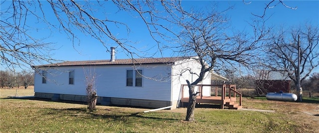 view of side of property featuring a yard