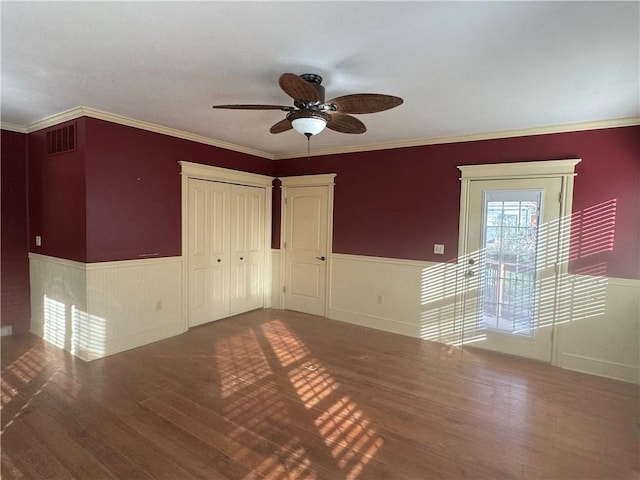 unfurnished room with crown molding, hardwood / wood-style floors, and ceiling fan