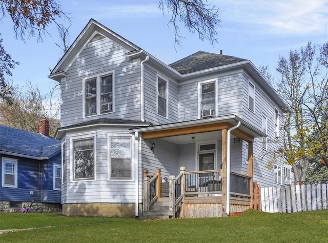 view of front of property featuring covered porch and a front yard