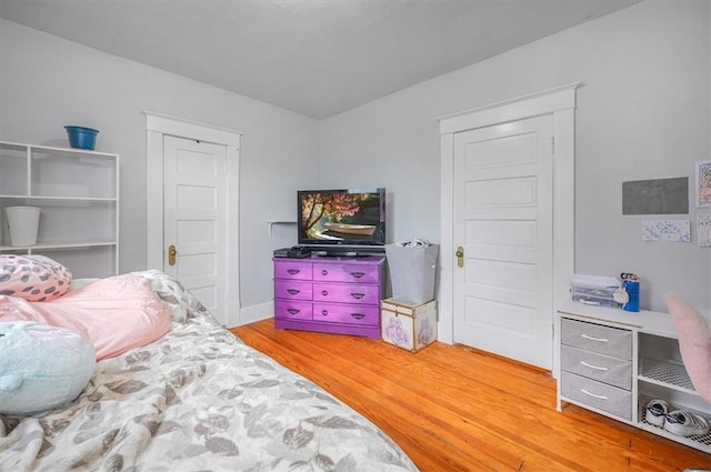 bedroom with baseboards and light wood-style flooring