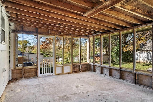 unfurnished sunroom with a healthy amount of sunlight