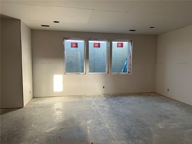 empty room featuring concrete flooring