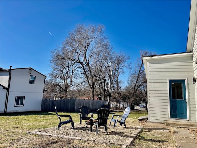 view of yard featuring a fire pit