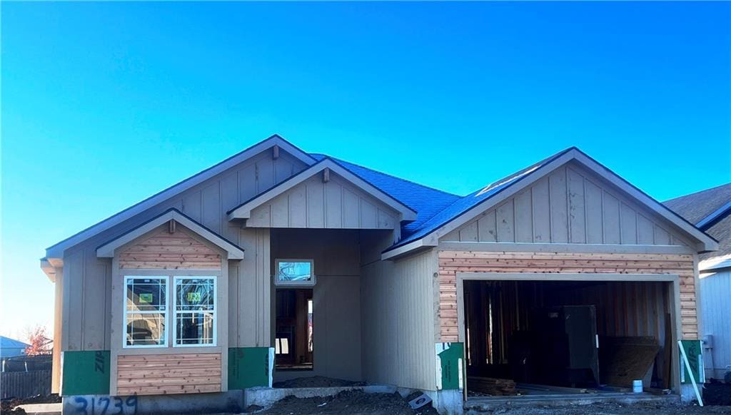 view of front of house with a garage