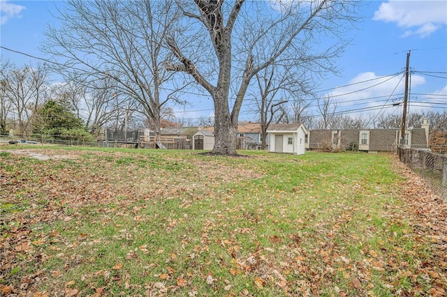 view of yard featuring a storage unit