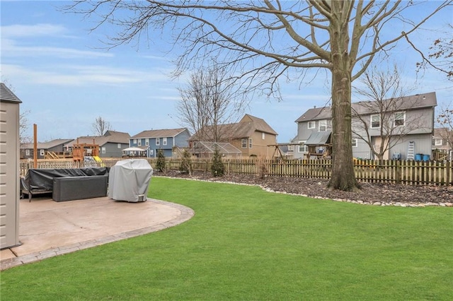 view of yard with a patio area