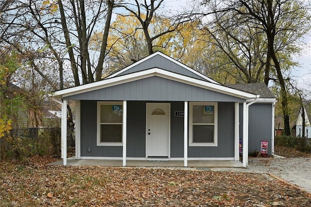 view of front facade with a porch