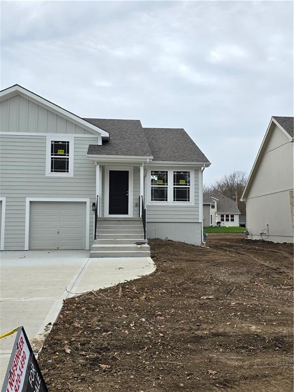 view of front of house featuring a garage