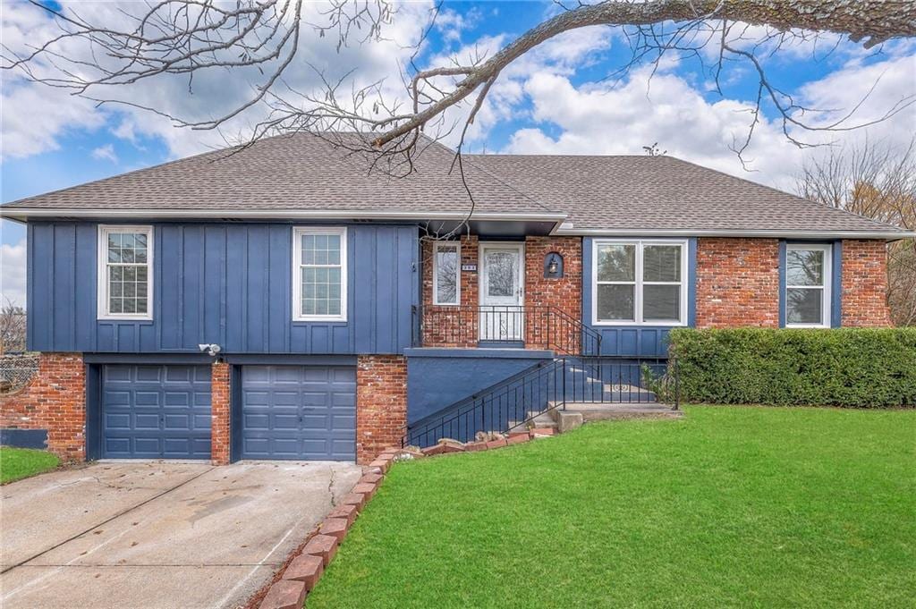 view of front of house with a garage and a front yard