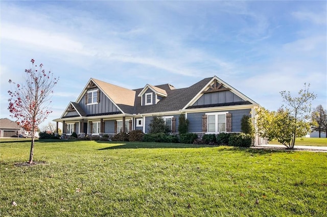 view of front of home featuring a front lawn