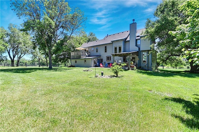 view of yard featuring a pergola