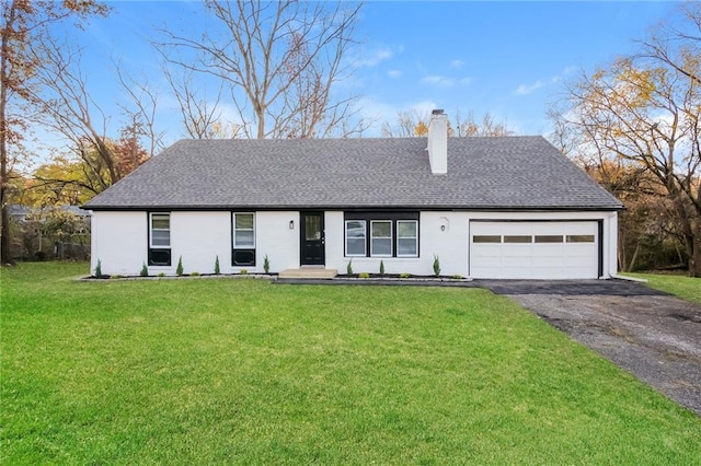 view of front of house featuring a front yard and a garage