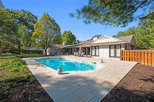 view of swimming pool featuring a patio