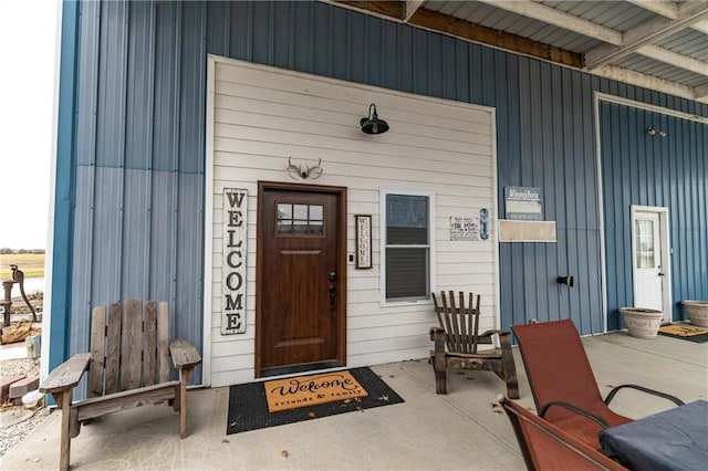 doorway to property with covered porch