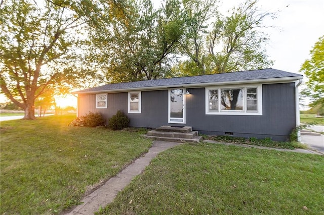 view of front of house with a front lawn