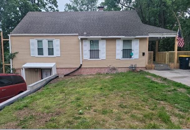 view of front of home with a front yard