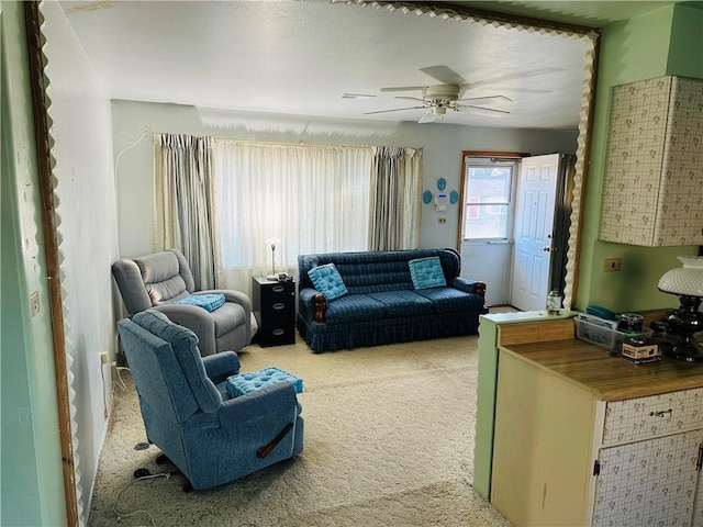 carpeted living room featuring ceiling fan