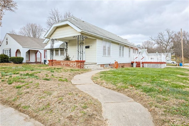 view of front of house with a front yard