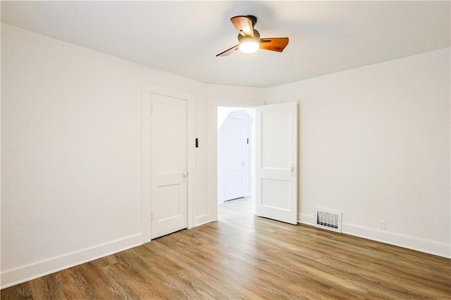 unfurnished room featuring light hardwood / wood-style floors and ceiling fan