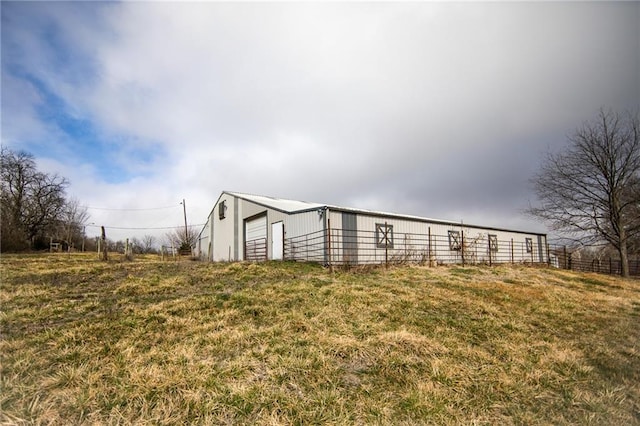 view of yard featuring an outbuilding and a garage