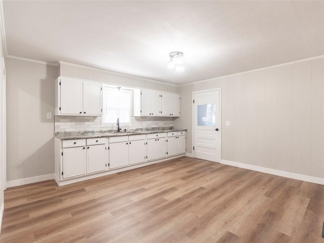 kitchen featuring tasteful backsplash, white cabinets, and light hardwood / wood-style floors