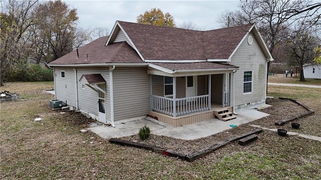 311 W Larch St, Cherokee, KS 66724 - view of front facade with a porch, a shingled roof, and central AC