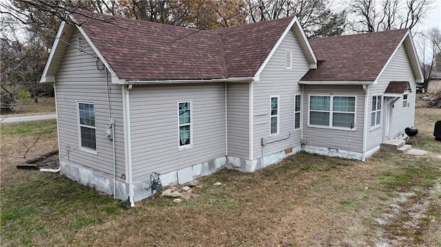 311 W Larch St, Cherokee, KS 66724 - view of side of home featuring a shingled roof, a lawn, and crawl space