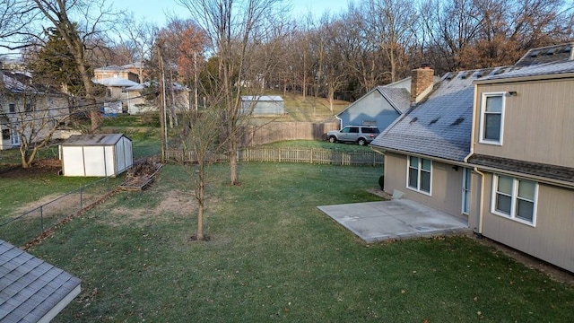 view of yard featuring a patio area