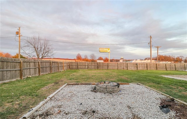 view of yard featuring an outdoor fire pit