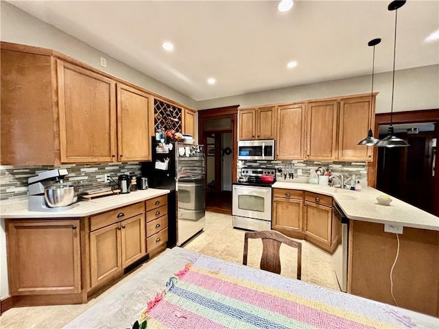 kitchen with tasteful backsplash, a kitchen breakfast bar, kitchen peninsula, pendant lighting, and stainless steel appliances