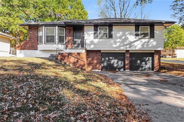 view of front facade featuring a garage