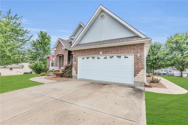 view of front of home featuring a front yard and a garage