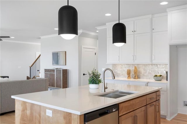 1516 NW 106th St, Kansas City, MO 64155 - kitchen featuring recessed lighting, dishwasher, a sink, crown molding, and open floor plan