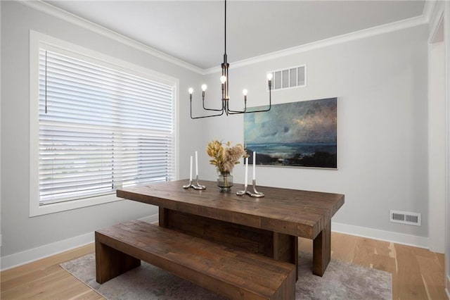 1516 NW 106th St, Kansas City, MO 64155 - dining space featuring baseboards, visible vents, and ornamental molding